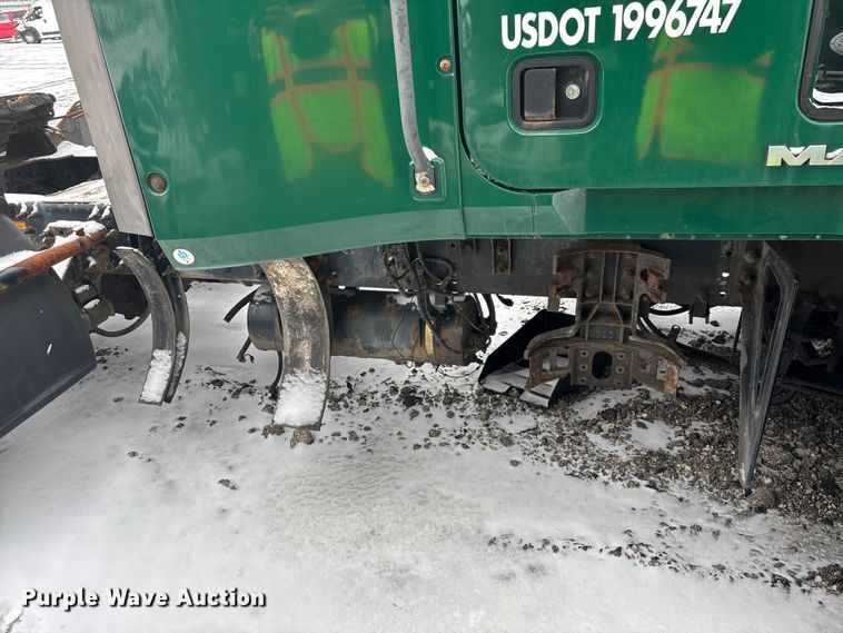 image for item YA2308 2013 Mack CXU613 semi truck