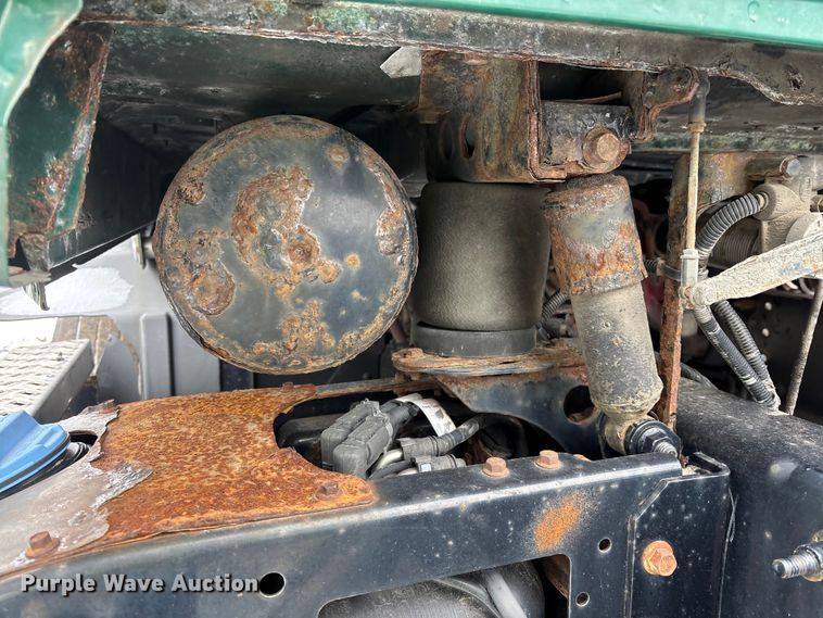 image for item YA2308 2013 Mack CXU613 semi truck