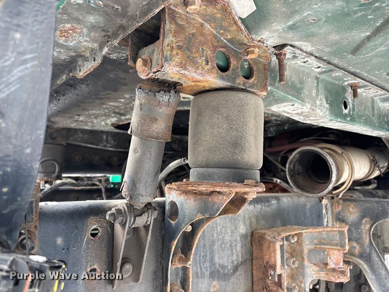 image for item YA2308 2013 Mack CXU613 semi truck