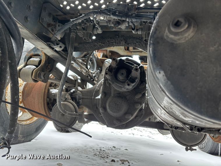 image for item YA2308 2013 Mack CXU613 semi truck