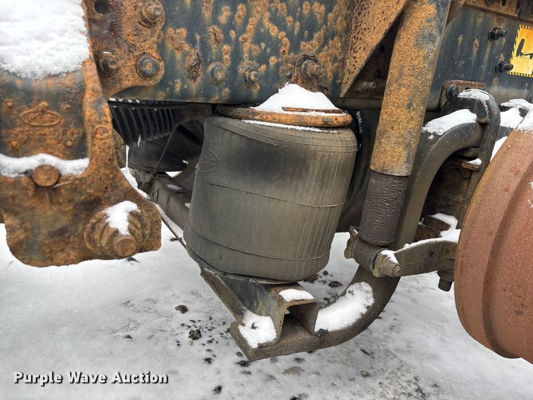 image for item YA2308 2013 Mack CXU613 semi truck