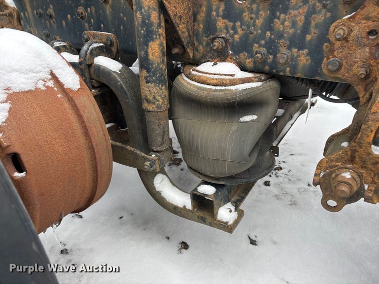 image for item YA2308 2013 Mack CXU613 semi truck