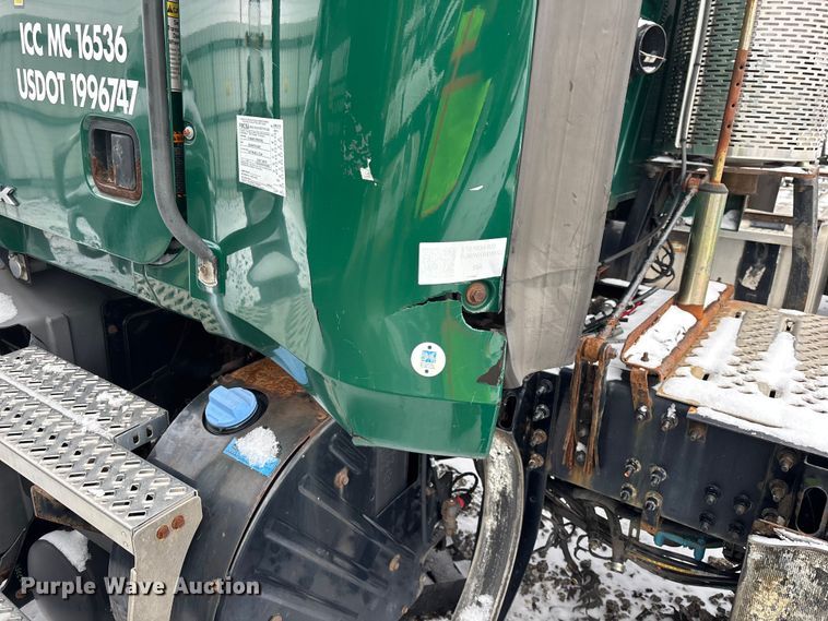 image for item YA2308 2013 Mack CXU613 semi truck