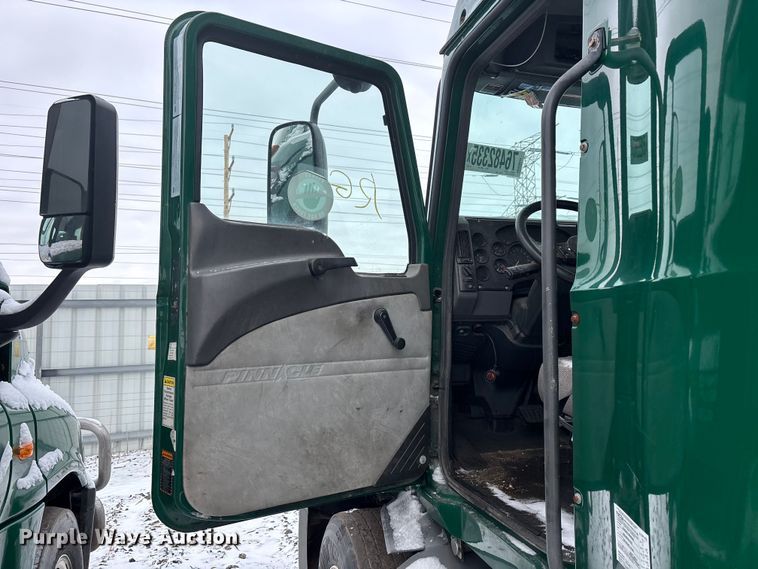 image for item YA2308 2013 Mack CXU613 semi truck