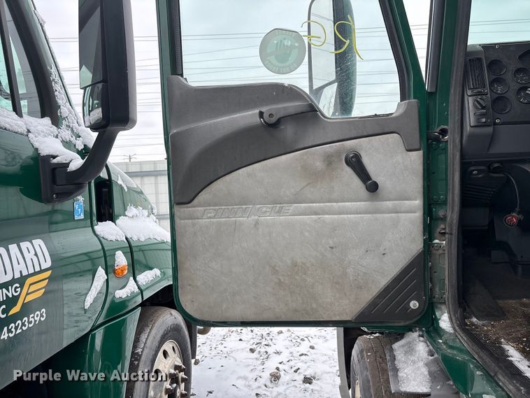 image for item YA2308 2013 Mack CXU613 semi truck