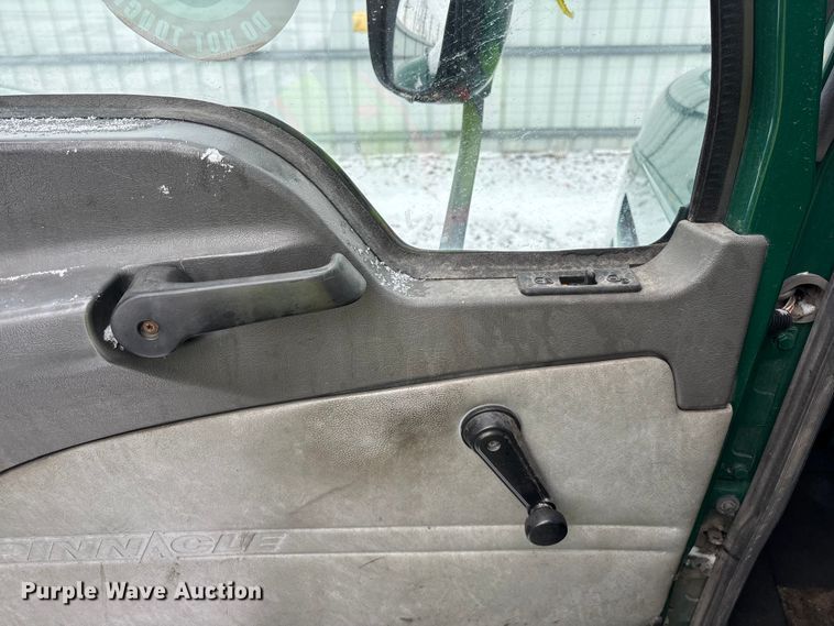 image for item YA2308 2013 Mack CXU613 semi truck