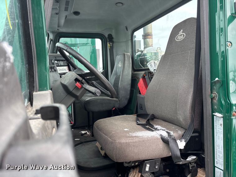 image for item YA2308 2013 Mack CXU613 semi truck