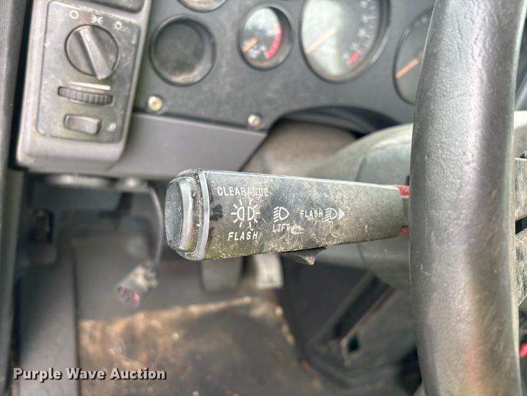 image for item YA2308 2013 Mack CXU613 semi truck