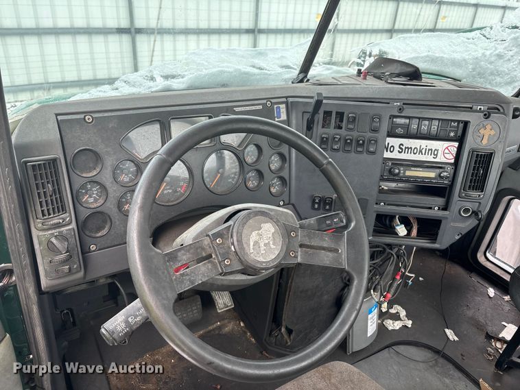 image for item YA2308 2013 Mack CXU613 semi truck