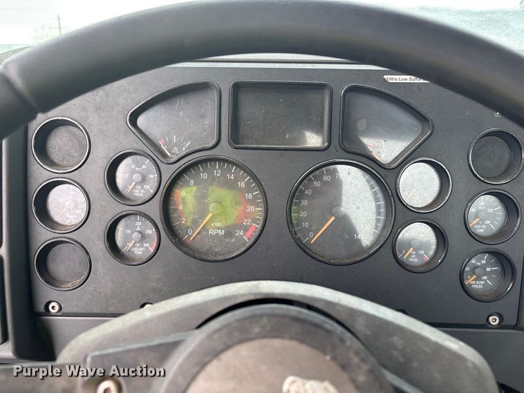 image for item YA2308 2013 Mack CXU613 semi truck