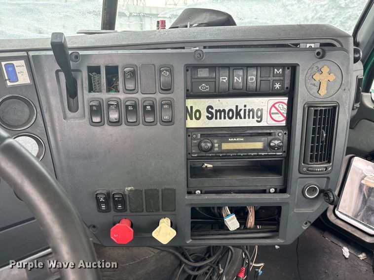 image for item YA2308 2013 Mack CXU613 semi truck