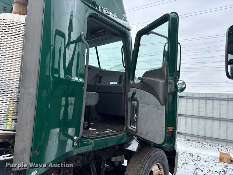 image for item YA2308 2013 Mack CXU613 semi truck