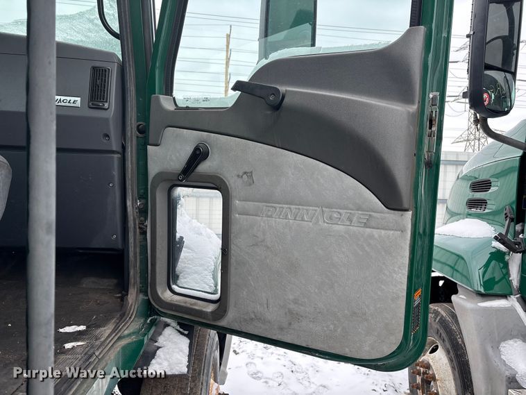 image for item YA2308 2013 Mack CXU613 semi truck