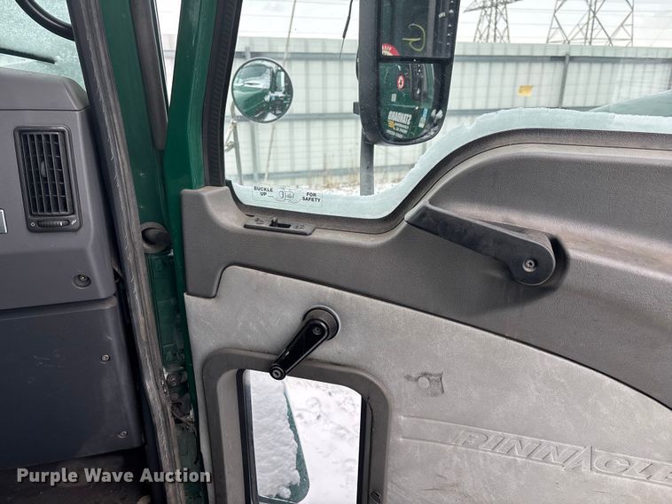 image for item YA2308 2013 Mack CXU613 semi truck