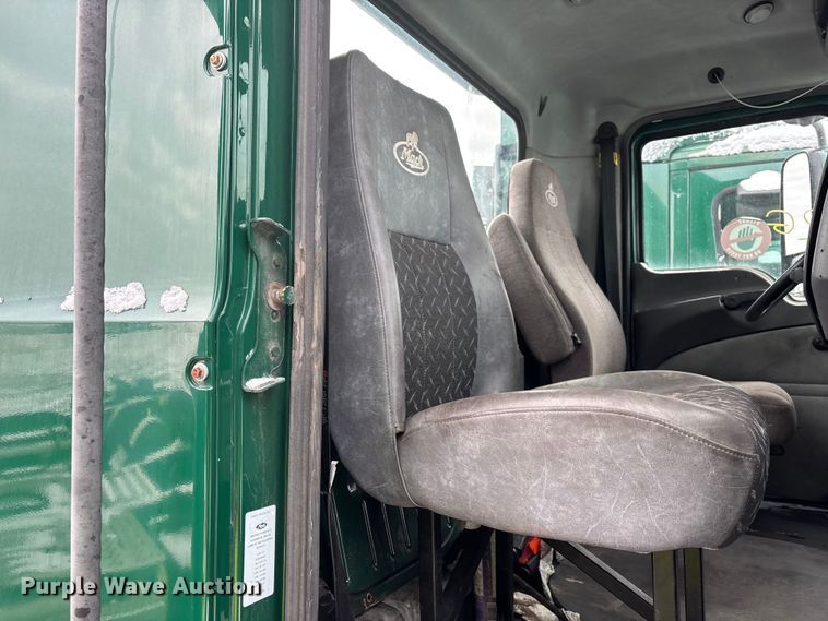 image for item YA2308 2013 Mack CXU613 semi truck