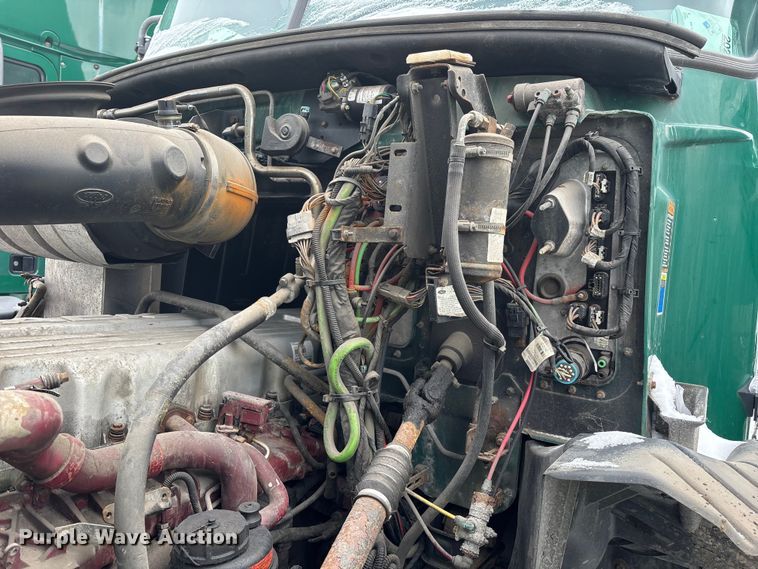 image for item YA2308 2013 Mack CXU613 semi truck