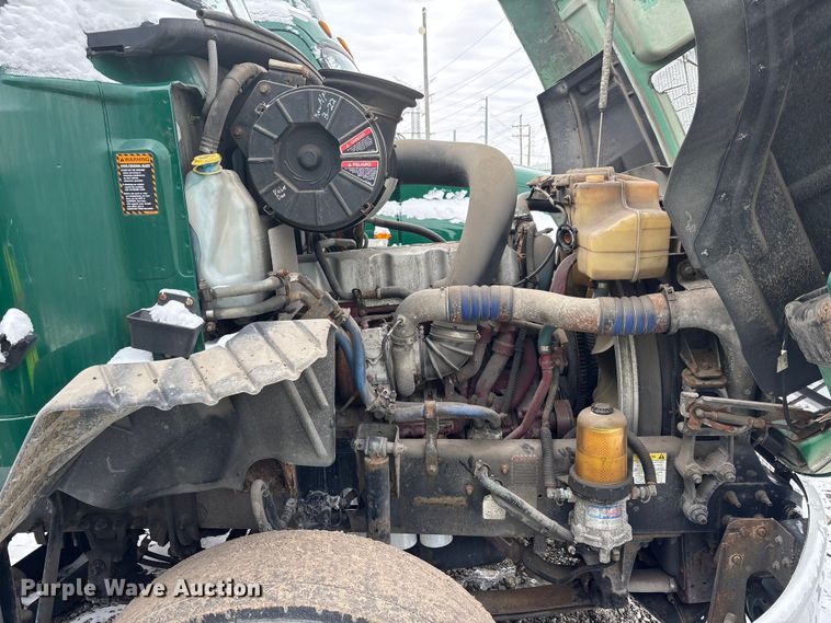 image for item YA2308 2013 Mack CXU613 semi truck