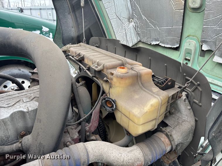 image for item YA2308 2013 Mack CXU613 semi truck