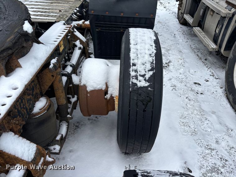 image for item YA2308 2013 Mack CXU613 semi truck