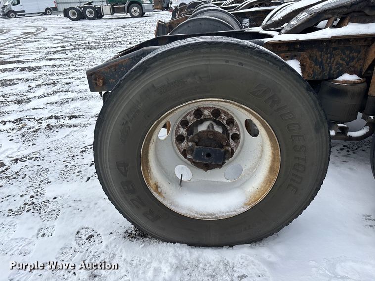 image for item YA2308 2013 Mack CXU613 semi truck