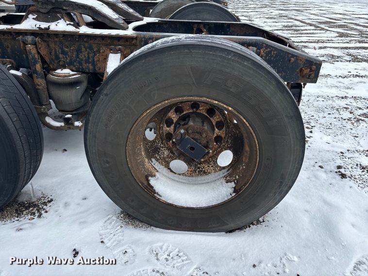 image for item YA2308 2013 Mack CXU613 semi truck