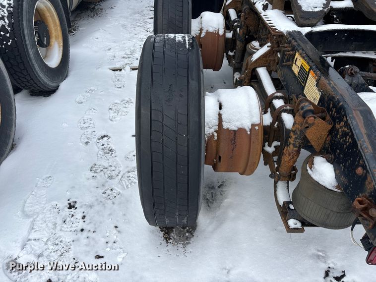 image for item YA2308 2013 Mack CXU613 semi truck