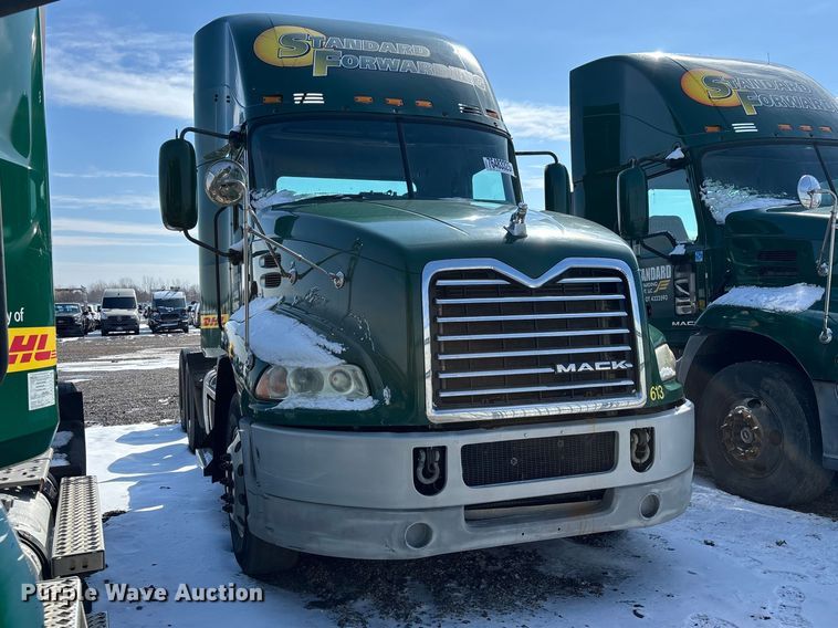 image for item YA2309 2013 Mack CXU613 semi truck