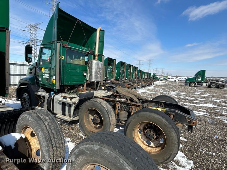 image for item YA2309 2013 Mack CXU613 semi truck