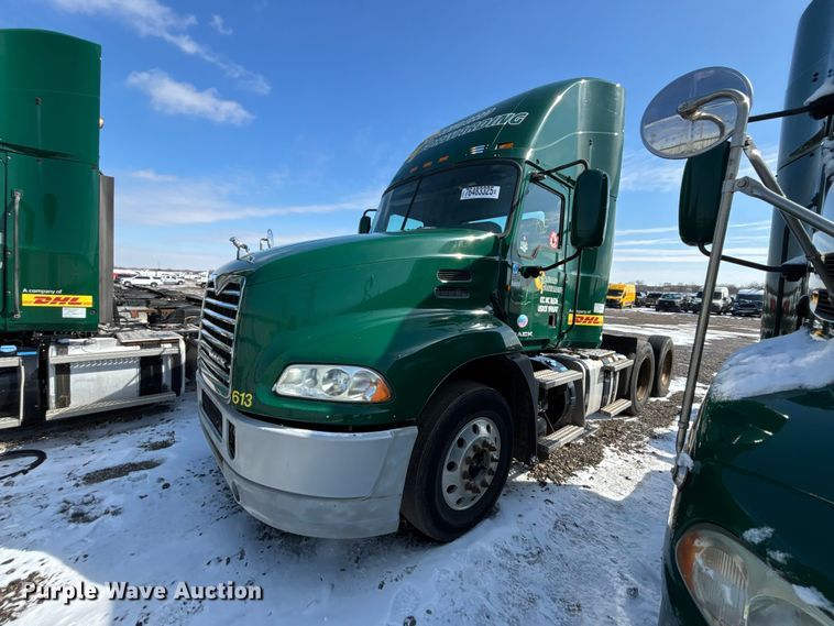 image for item YA2309 2013 Mack CXU613 semi truck