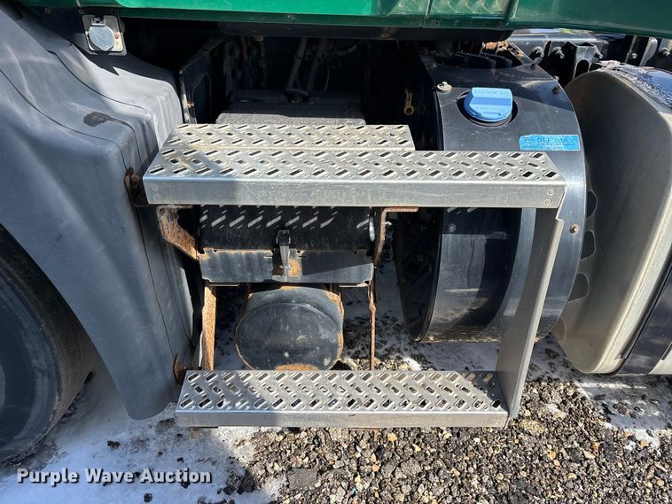 image for item YA2309 2013 Mack CXU613 semi truck