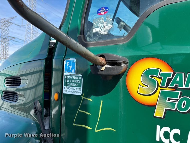 image for item YA2309 2013 Mack CXU613 semi truck