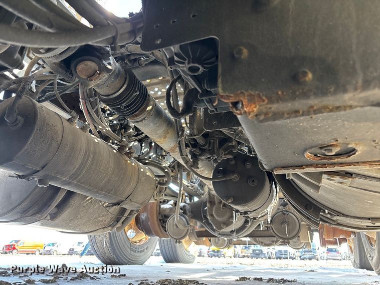 image for item YA2309 2013 Mack CXU613 semi truck