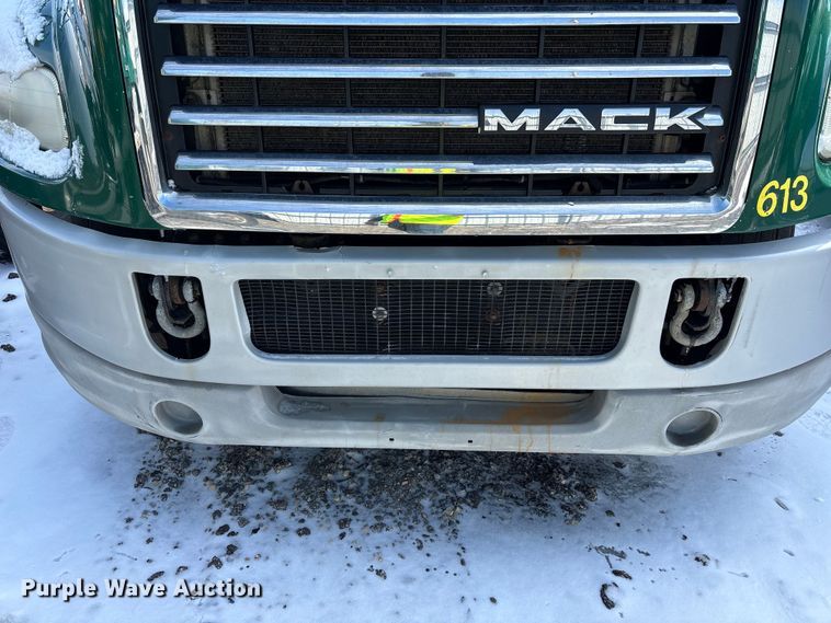 image for item YA2309 2013 Mack CXU613 semi truck