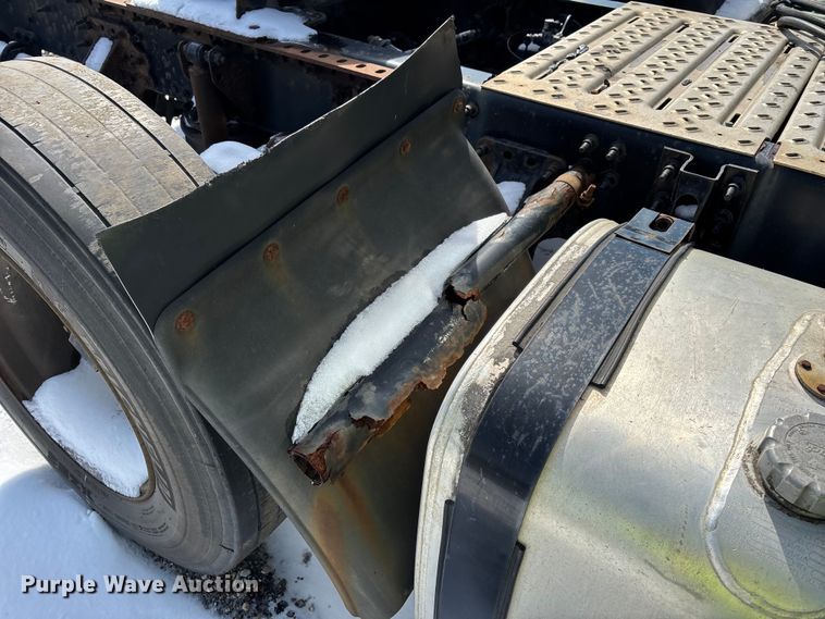 image for item YA2309 2013 Mack CXU613 semi truck