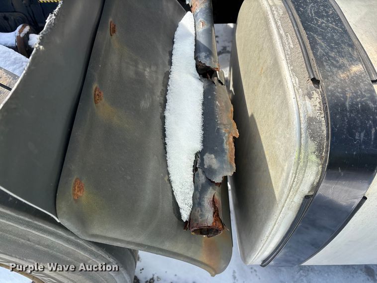 image for item YA2309 2013 Mack CXU613 semi truck