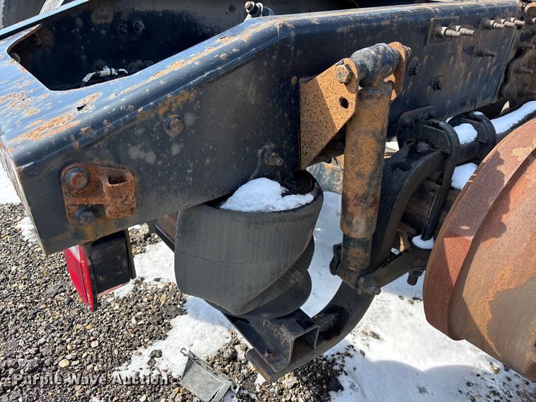 image for item YA2309 2013 Mack CXU613 semi truck