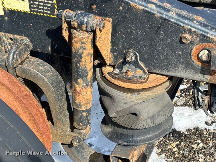 image for item YA2309 2013 Mack CXU613 semi truck