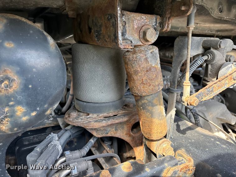 image for item YA2309 2013 Mack CXU613 semi truck