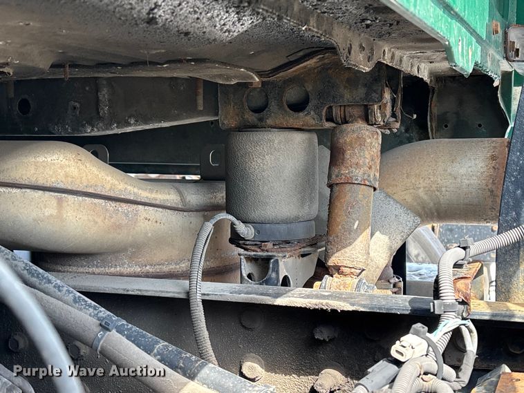 image for item YA2309 2013 Mack CXU613 semi truck