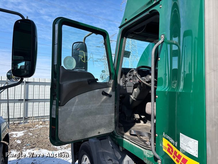 image for item YA2309 2013 Mack CXU613 semi truck