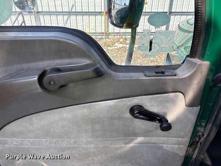 image for item YA2309 2013 Mack CXU613 semi truck