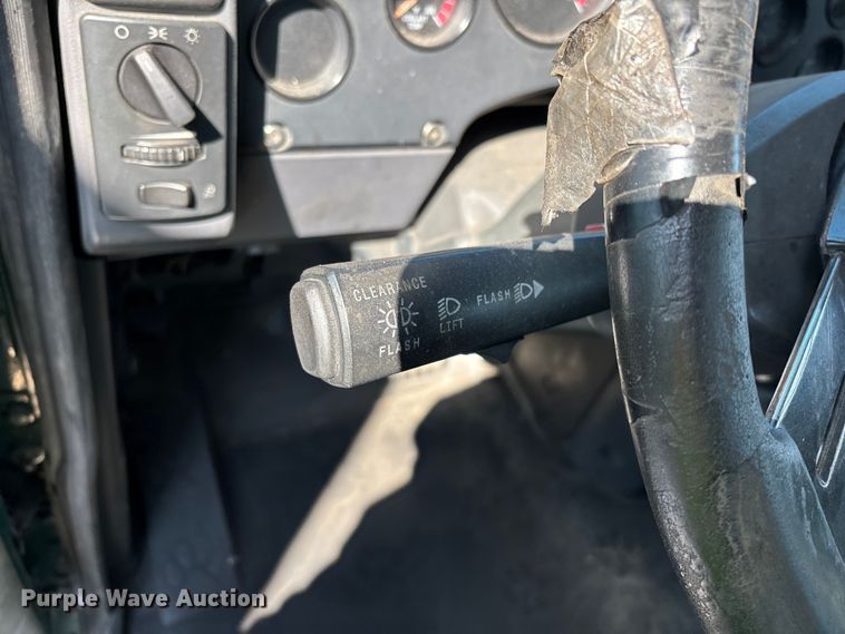 image for item YA2309 2013 Mack CXU613 semi truck