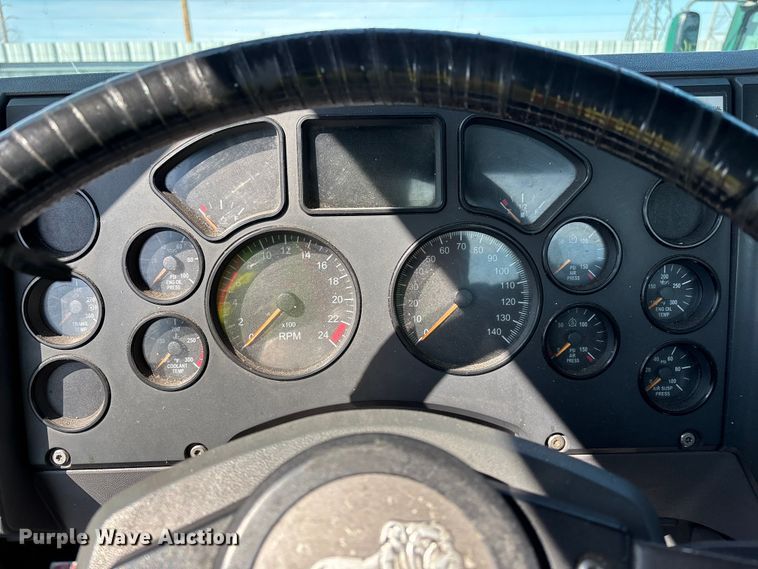 image for item YA2309 2013 Mack CXU613 semi truck