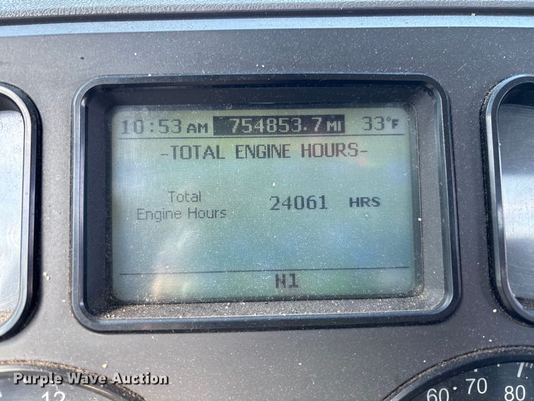 image for item YA2309 2013 Mack CXU613 semi truck