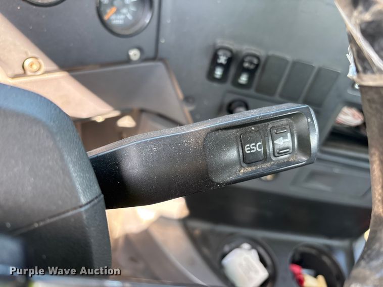 image for item YA2309 2013 Mack CXU613 semi truck