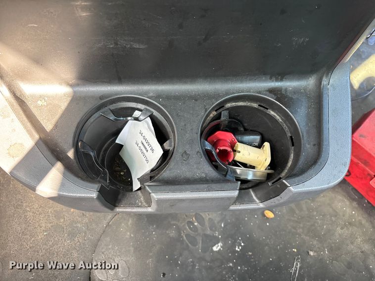 image for item YA2309 2013 Mack CXU613 semi truck