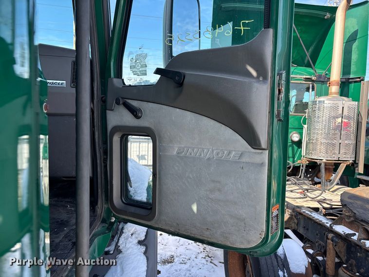 image for item YA2309 2013 Mack CXU613 semi truck