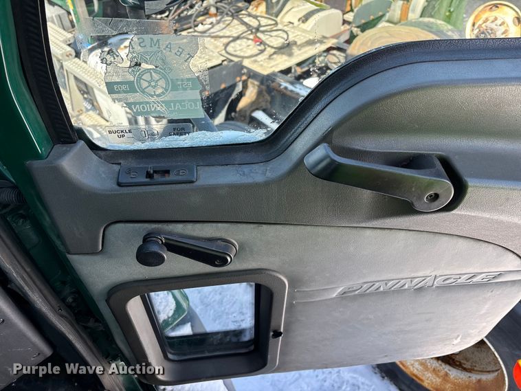 image for item YA2309 2013 Mack CXU613 semi truck