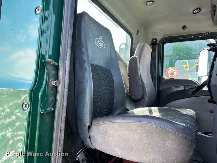 image for item YA2309 2013 Mack CXU613 semi truck