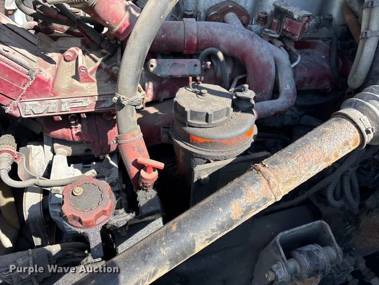 image for item YA2309 2013 Mack CXU613 semi truck